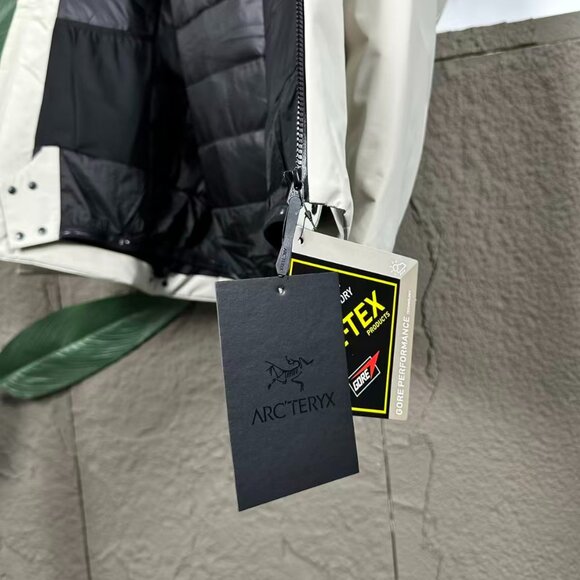 Arc'teryx Technical 3-in-1 Jacket | Gore-Tex Shell & Detachable Down Liner - Picture 13 of 13